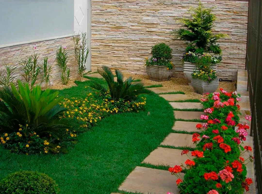 Equipa de jardinagem profissional da RB Espaços Verdes em Lisboa